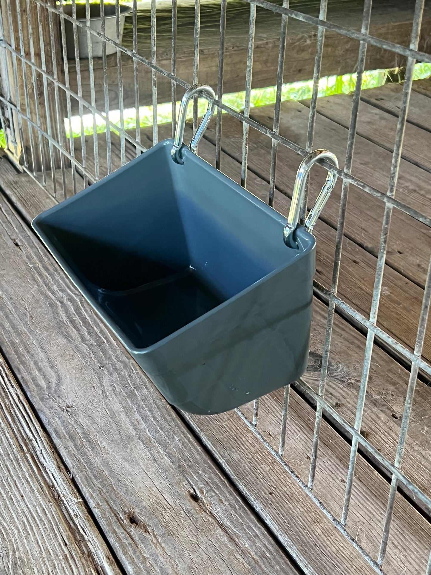 Clip on dog feeder